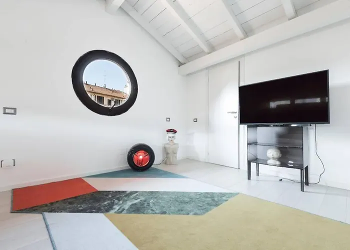 Unique 4 Storey House On Naviglio 4Bd, 4Bt